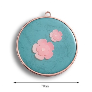 กระเป๋าใส่ของจุกจิก PU สุดฮิต พร้อมพวงกุญแจกระจกแต่งหน้าด้านเดียว ตกแต่งด้วยสติกเกอร์อีพ็อกซี่แฟชั่น - Product Image 3