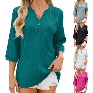 2024 printemps et été décontracté nouvelle mode nouvelle couleur unie col en v bouton ample manches moyennes T-shirt femmes haut - Product Image 6