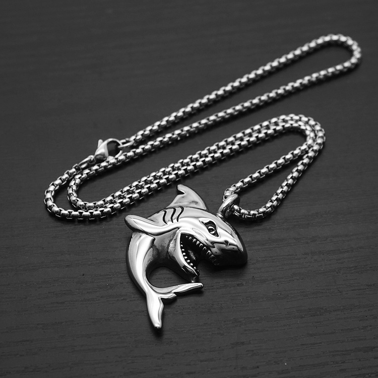 Pendentif + chaîne de perles carrées 60CM