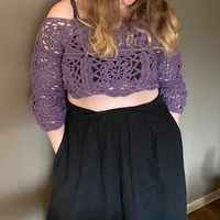 Haut en tricot moderne et léger pour femme, avec manches ballon ajourées au crochet, style pull ou chemisier