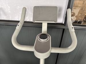 Bicicleta de <span class=keywords><strong>Spinning</strong></span> Blanca de 6 kg y 13 kg con Volante Magnético, Bicicleta de <span class=keywords><strong>Spinning</strong></span> <span class=keywords><strong>Profesional</strong></span> para Gimnasio en Interiores - Product Image 3