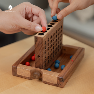 Penthouse Apartments : Jeu de société familial en bois, jeu de stratégie de placement de disques Connect Four pour enfants et adultes - Product Image 1
