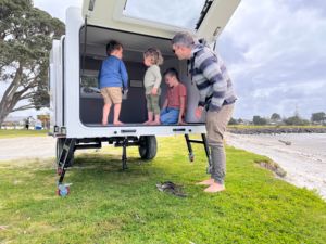 Enganche de fibra de vidrio extraíble ligero de alta calidad Cabina móvil personalizable Caravana Viaje corto Gran escasez Camper Trailer - Product Image 6