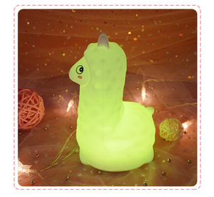 Linda Lámpara Nocturna Portátil con Forma de Llama, LED Recargable, Cambia de Color al Tacto, No Tóxica, Segura para Bebés, Perfecta para Viajes - Product Image 3