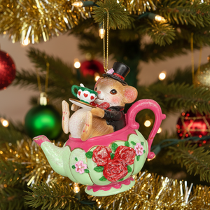 Ciondolo Natalizio Alice nel Paese delle Meraviglie, Decorazione per Albero a Forma di Dormouse, Ornamento Festivo in Resina Dipinta a Mano - Product Image 3