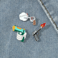 Bros pistol kepribadian kreatif kartun grosir lencana logam berbentuk pistol lucu aksesori pakaian pin enamel
