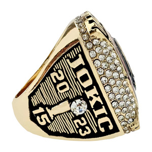 Les Denver Nuggets, <span class=keywords><strong>champions</strong></span> de la Conférence occidentale de la <span class=keywords><strong>NBA</strong></span> pour la saison 2022-2023, ont remporté leur première trophée de championnat de la <span class=keywords><strong>NBA</strong></span> de tous les temps. - Product Image 4