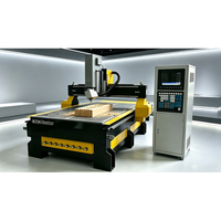 Routeur CNC 4 axes 1325 avec tête pivotante et table à vide pour portes d'armoires, gravure 3D sur bois massif, utilisé dans la fabrication de meubles
