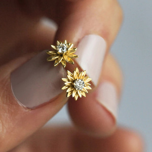 <b>Sweet</b> Daisy <b>Flower</b> Stud Earrings for Women Small Fashion Daily Wear Ear Accessories for Casual Outfit and Gift - Product Image 1