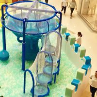 Arbre arc-en-ciel en corde de nylon tissé pour les aires de jeux pour enfants décoration de parc d'attractions commercial à la maison et à l'intérieur d'une capacité de plus de 500kg