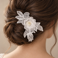 Vente en gros d'appliques en dentelle de fleurs en organza blanches 3D ornées de perles pour robes de mariée, voiles de mariée, accessoires pour cheveux et couture DIY