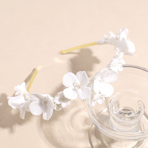 Serre-têtes de mariée romantiques <span class=keywords><strong>vintage</strong></span> élégants de luxe en alliage avec strass et perles en forme de fleur pour <span class=keywords><strong>mariage</strong></span>, anniversaire et fiançailles - Product Image 2