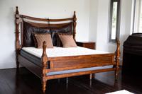 Lit en bois massif avec revêtement en cuir et pied de lit, taille King, marron, pour chambre principale et chambre d'amis