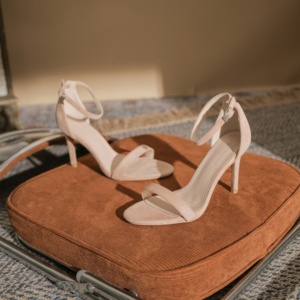 Zapatos de Novia Sexys para Mujer, Tacones Altos Delgados, Punta Puntiaguda, Correa en el Tobillo, Antideslizantes, Color Nude, Hermosos Tacones Altos de Cuero - Product Image 1