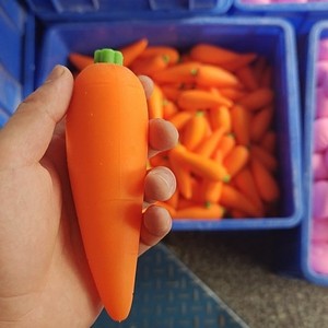 Grande peluche carotte à presser, jouet anti-stress en forme <span class=keywords><strong>de</strong></span> carotte à remontée lente, balles à presser douces et mignonnes en forme <span class=keywords><strong>de</strong></span> fruits, jouets sensoriels pour adultes, adolescents et enfants - Product Image 3