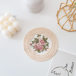 Napperon réversible double face en tissu de coton et dentelle Tapis de table en PVC pour un style de mariage et d'événement polyvalent - Product Image 6