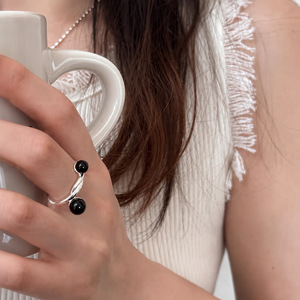 Anillo Ajustable de Plata S925 con Lazo y Ágata Negra, Joyería Minimalista para Uso Diario para Mujer - Product Image 3