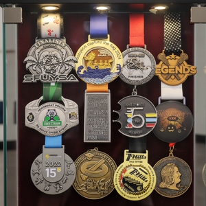 Médailles sportives personnalisées en gros 3D 2D pour volleyball, football, pickleball, avec logo émaillé, pour course à pied, gymnastique, karaté, judo, en métal - Product Image 1