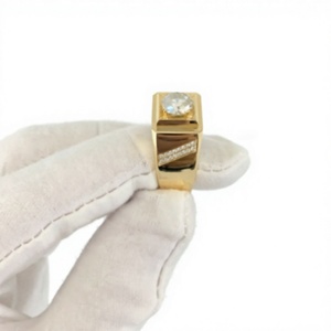 Anillo de Hombre de Plata de Ley 925 con Moissanita de Corte Brillante Redondo y Engaste de Garras, Venta al por Mayor de Joyería para Boda y Compromiso de Husky Factory - Product Image 4