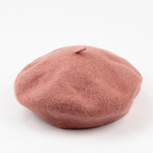 انخفاض موك مخصص الفرنسية الصوف القبعات الناعمة الدافئة متعددة الألوان مع أنماط التطريز الطباعة للفتيات في الهواء الطلق مشاهد - Product Image 6