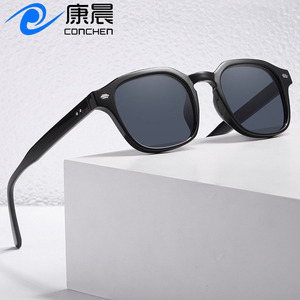 Lunettes de soleil carrées classiques, monture noire en PC, protection UV400, unisexe, style conduite, 5023 - Product Image 3