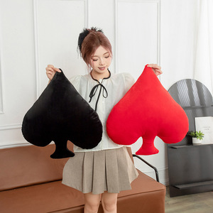 <span class=keywords><strong>Coussin</strong></span> <span class=keywords><strong>en</strong></span> peluche créatif <span class=keywords><strong>en</strong></span> <span class=keywords><strong>forme</strong></span> <span class=keywords><strong>de</strong></span> carte à jouer, motif dessin animé Cœur Pique Dame As, pour canapé et décoration intérieure - Product Image 3