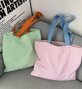 กระเป๋าผ้าแคนวาสลายทางสีสันสดใส ขนาดใหญ่ ใส่ของได้เยอะ  รับสกรีนโลโก้  พร้อมช่องใส่ของและซิป เหมาะสำหรับใช้เป็นกระเป๋าถือหรือสะพายไหล่ - Product Image 2