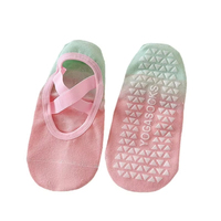 Chaussettes courtes en coton pour femmes avec logo personnalisé, en silicone antidérapant de haute qualité, pour la gym, le Pilates, le yoga, les sports, chaussettes antidérapantes