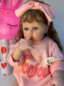 Ucuz sevimli gerçekçi bez vücut prenses yürüyor bebekler vinil kauçuk uzun kahverengi kıvırcık saç ile bebek oyuncakları bebek - Product Image 4