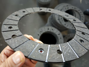 Hiệu suất cao tự động ly hợp bộ phận lắp ráp điều kiện mới giá rẻ Vật liệu ma sát ly hợp phải đối mặt với giá 225*155*3.5 - Product Image 3