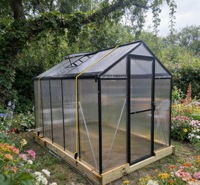 Serre agricole pour la culture de légumes avec couverture en polycarbonate