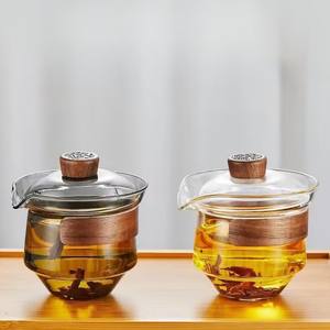 L Portable Kung Fu Tea Ceremony 250ml verre borosilicaté gris clair <span class=keywords><strong>avec</strong></span> <span class=keywords><strong>couvercle</strong></span> filtrant résistant <span class=keywords><strong>à</strong></span> la chaleur poignée en bois <span class=keywords><strong>tasse</strong></span> <span class=keywords><strong>à</strong></span> thé - Product Image 3