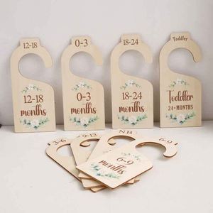 Separadores de Ropa de Bebé de Madera Personalizados, Separadores de Tallas de Ropa Grabados para Armario de Bebé, Tabla para Colgar Ropa - Product Image 1