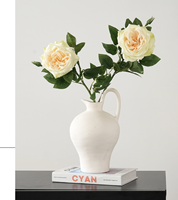 Composition florale murale haut de gamme en roses artificielles en soie pour mariage, Noël, Halloween – Couleurs douces blanc et jaune