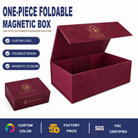 Boîte rigide magnétique rouge vin à finition miroir avec estampage à chaud or brillant pour une présentation de cadeau opulente