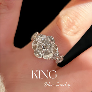 แหวนดอกไม้เงินแท้ King Silver Jewelry S925 ชุบทอง ประดับคริสตัลและเพชรเทียม แหวนแฟชั่นสำหรับผู้หญิง - Product Image 4