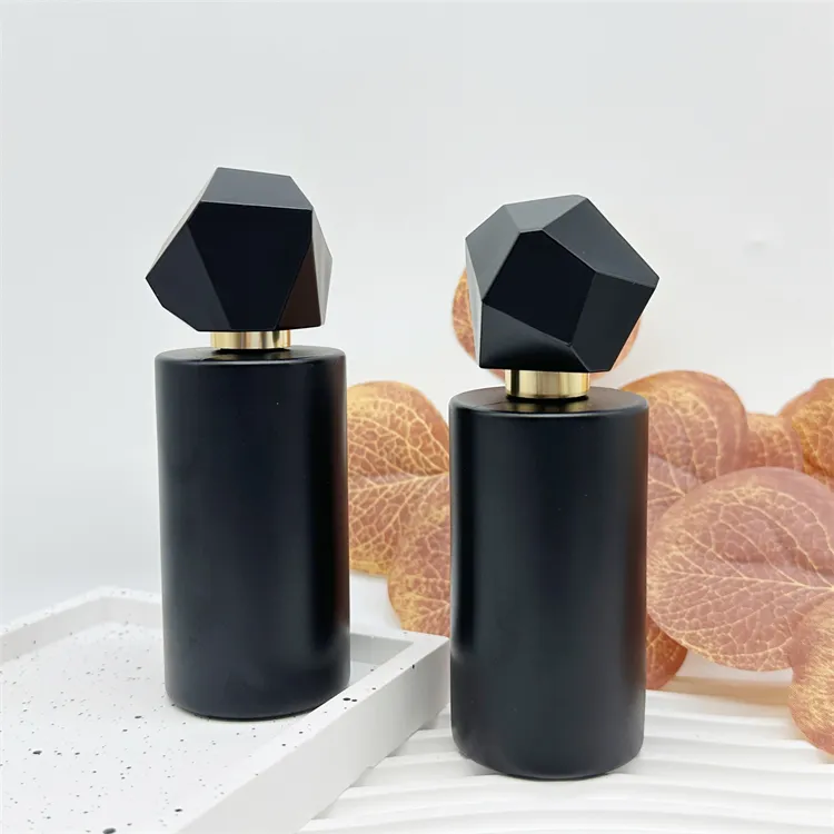 50Ml Groothandel Ronde Vorm Glazen Spuitpomp Glazen Parfumflesjes Met Onregelmatige Deksels