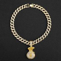 Collier pendentif pour petit portefeuille unisexe en alliage plaqué or style hip-hop Chaînes de mode principales en forme de griffe serti de perles