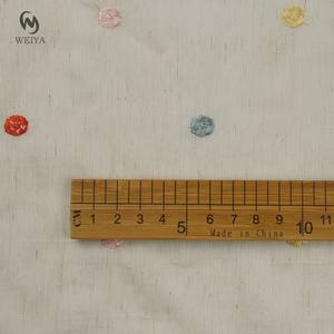 قماش مطرز متعدد الألوان بنقاط الزهور من الكتان المخلوط والتول والبوبيلين بسعر الجملة لصناعة الفساتين - Product Image 2