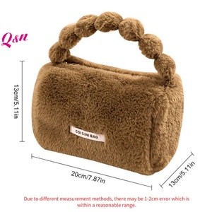 Sac à main en peluche rose Sac de maquillage cosmétique en peluche Sac de transport Sac pour téléphone portable - Product Image 4