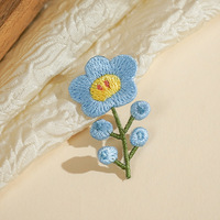 Patchs brodés de fleurs bleues, thermocollants ou à coudre, adaptés aux accessoires vestimentaires DIY tels que vêtements, sacs et chapeaux