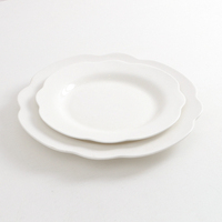 Assiettes irrégulières en porcelaine blanche de Chine, assiettes à dessert personnalisées écologiques en porcelaine osseuse pour restaurant