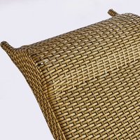 Fauteuil à bascule d'extérieur en rotin PE avec repose-pieds, dossier haut, appui-tête, accoudoirs courbes, base en métal noir pour patio, balcon, jardin