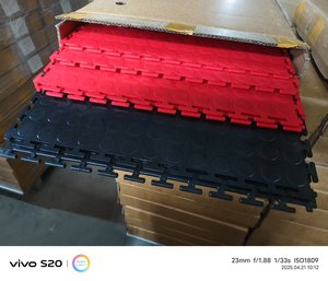 Dalles de sol en PVC antidérapantes à verrouillage, durables, absorbant les chocs, parfaites pour les centres de fitness et les studios de yoga - Product Image 3