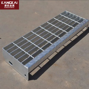 Scala ad alta resistenza su ordinazione battistrada in acciaio al carbonio acciaio zincato superficie di sicurezza industriale passo per la passerella moderna - Product Image 1