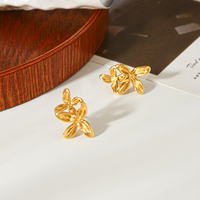 Boucles d'oreilles H&C Coastal Grandmother, fleurs tropicales, style vintage français, mat, 3D, Plumeria, clous floraux, bijoux élégants pour les vacances