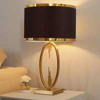 Lampe de table en travertin modèle PM, design moderne et luxueux, lampe de chevet pour salon et chambre à coucher, corps doré, abat-jour en forme de dôme