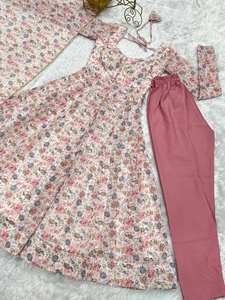 Elegante Kurti Anarkali Tradicional de Chifón con Estampado Floral, Pantalón y Dupatta con Bordado de Lentejuelas, Ideal para Celebraciones Culturales - Product Image 5