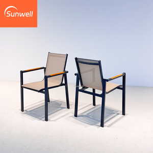 Ensemble de <span class=keywords><strong>table</strong></span> et de chaises de salle à manger d'extérieur confortable et élégant, <span class=keywords><strong>table</strong></span> de jardin empilable en aluminium pour restaurant, bistrot, appartement - Product Image 3