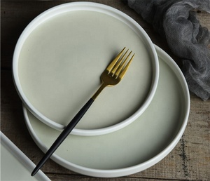 Precios de fábrica Cerámica hecha a mano Esmalte mate Cubiertos Juegos de platos para servir Restaurante europeo Vajilla de cerámica moderna - Product Image 2